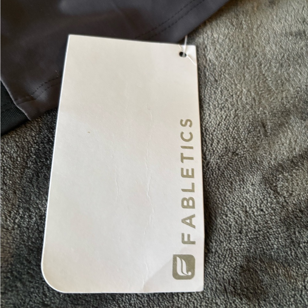Fabletics Ladies Black/Grey Performance Tank, Removable Cups Size 2X - Picture 4 of 6